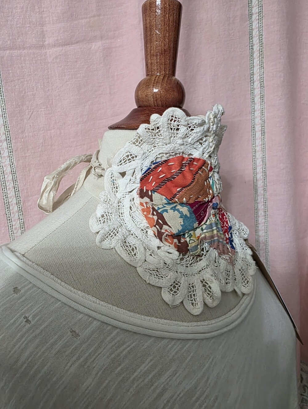 JABOT🩷MOSSIE ANNA ARTISAN DESIGN🩷NWT - Picture 7 of 8